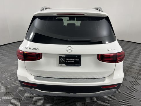 Used 2026 Mercedes-Benz GLB 250 4MATIC image 11