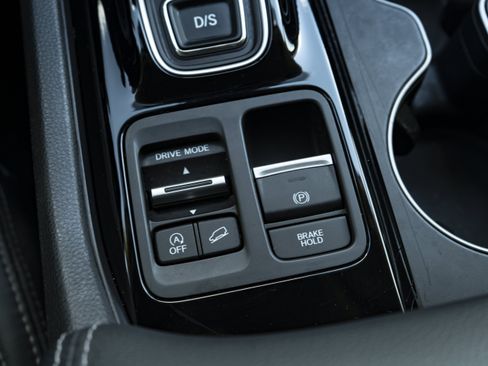 Used 2025 Honda Pilot EX-L image 29