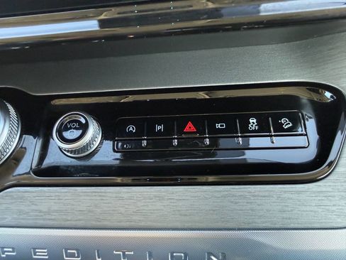 Used 2025 Ford Expedition Max Platinum AWD/4WD image 53