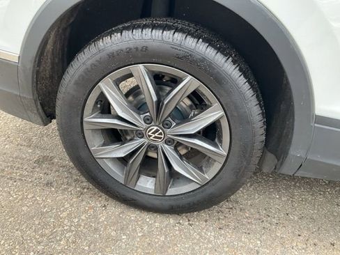 Used 2022 Volkswagen Tiguan SE image 10