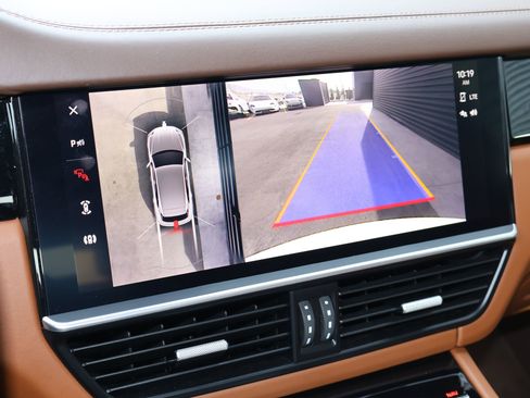 Certified 2023 Porsche Cayenne Turbo S AWD/4WD image 20