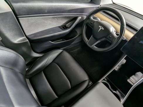 Used 2019 Tesla Model 3 image 9