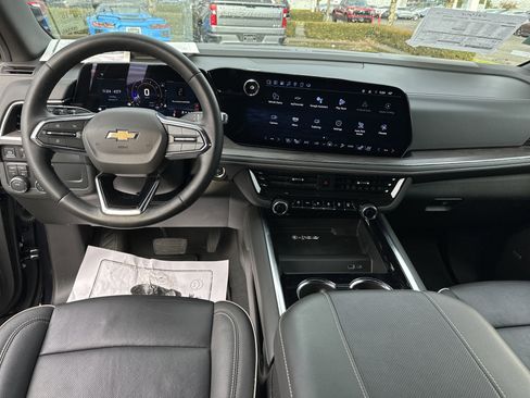 Certified 2025 Chevrolet Suburban Premier image 12