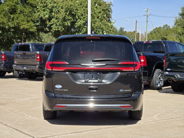 Certified 2023 Chrysler Pacifica Touring-L FWD image 6