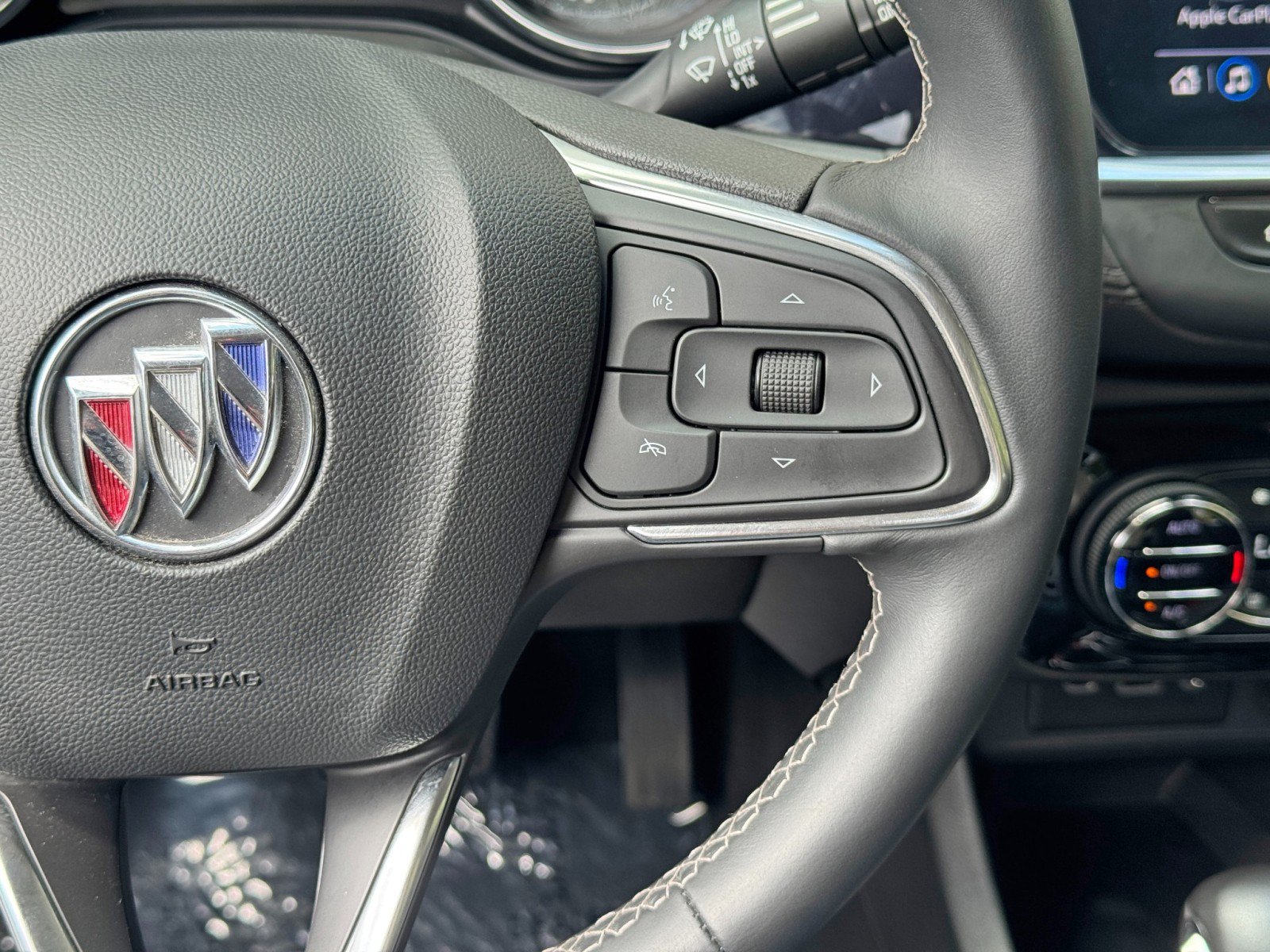 Used 2022 Buick Encore GX Select w/ Sport Touring Package FWD image 21