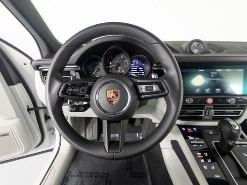 Certified 2026 Porsche Macan AWD/4WD image 6