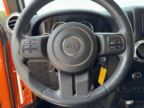 Used 2012 Jeep Wrangler Unlimited Sahara w/ Connectivity Group AWD/4WD image 3