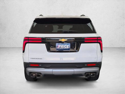 Used 2024 Chevrolet Traverse LT FWD image 7