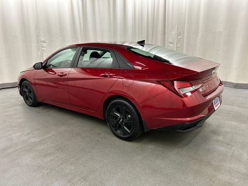 Used 2023 Hyundai Elantra SEL FWD image 3