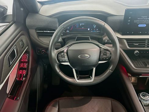 Used 2025 Ford Explorer Platinum image 18