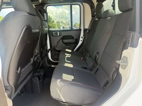 Used 2025 Jeep Gladiator Rubicon AWD/4WD image 13