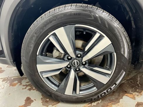 Used 2024 Nissan Rogue SL AWD/4WD image 27