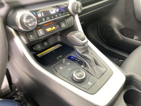 Certified 2021 Toyota RAV4 XLE Premium image 21