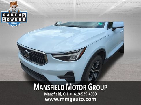 Used 2025 Volvo XC40 B5 Core AWD/4WD image 1