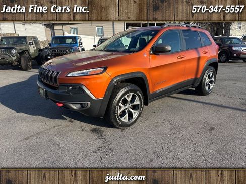 Used 2016 Jeep Cherokee Trailhawk w/ Comfort/Convenience Group AWD/4WD image 1