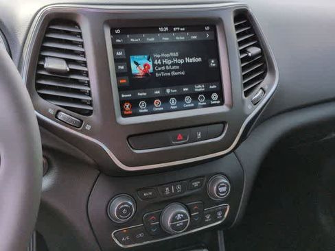 Used 2022 Jeep Cherokee Trailhawk w/ Premium Leather Package AWD/4WD image 27