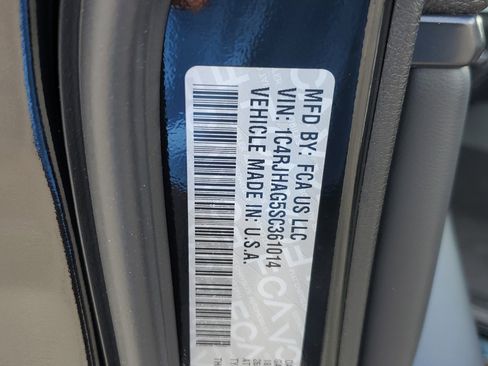 New 2025 Jeep Grand Cherokee 4WD image 15