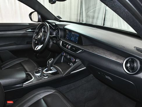 Used 2022 Alfa Romeo Stelvio Ti AWD/4WD image 59