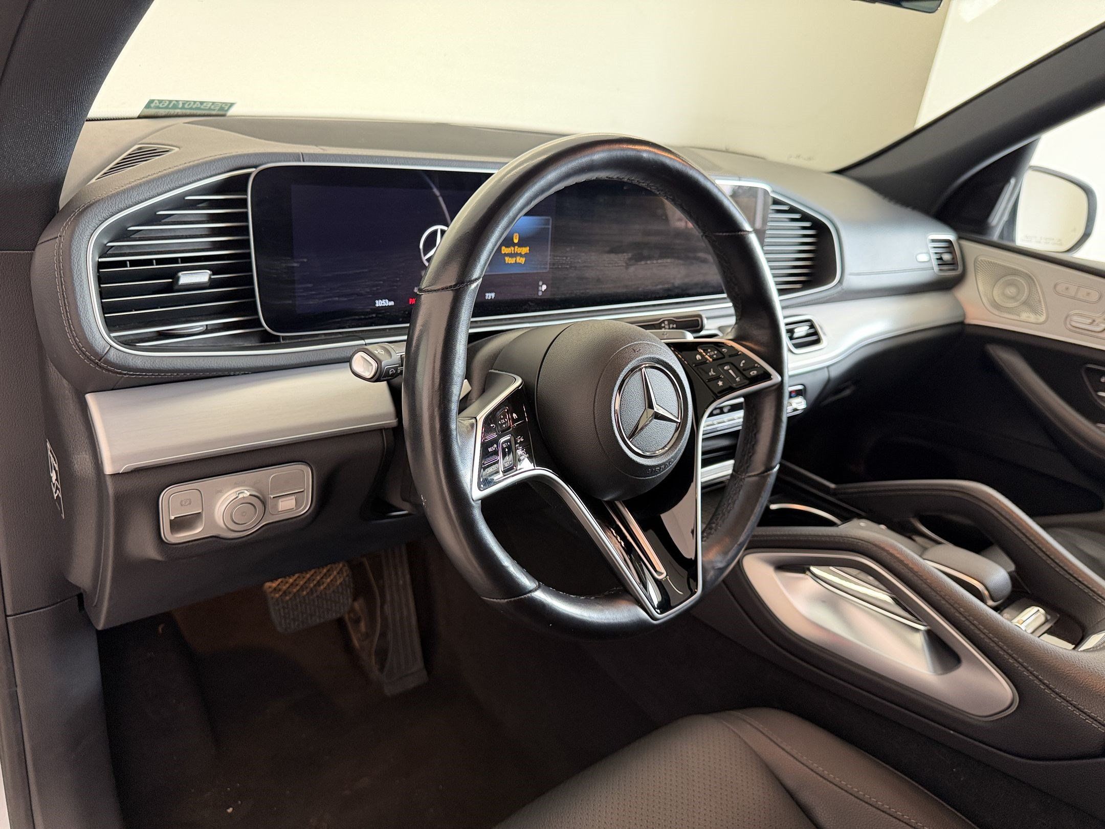 Used 2025 Mercedes-Benz GLS 450 4MATIC image 4