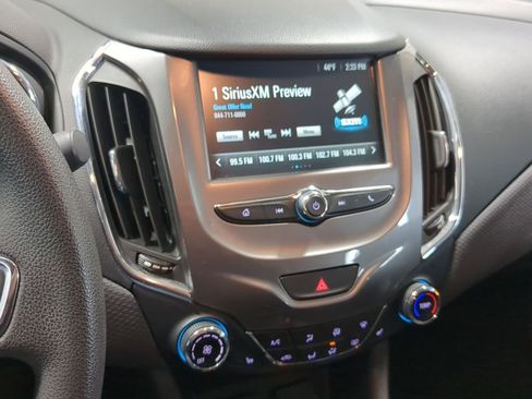 Used 2018 Chevrolet Cruze LT w/ Convenience Package image 33