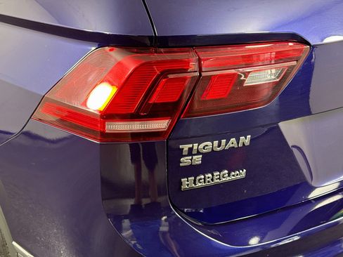 Used 2021 Volkswagen Tiguan SE AWD/4WD image 36