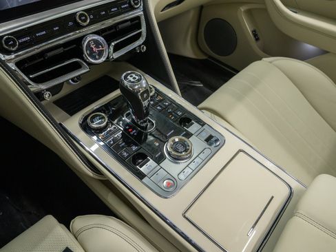 Used 2024 Bentley Flying Spur V8 AWD/4WD image 38