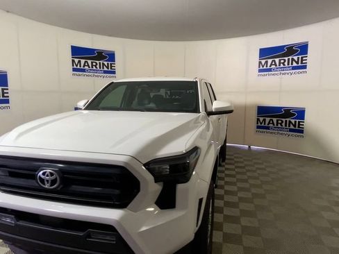 Used 2024 Toyota Tacoma SR5 w/ SR5 Upgrade Package AWD/4WD image 5