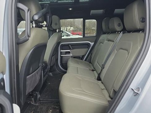Used 2023 Land Rover Defender 110 S image 4
