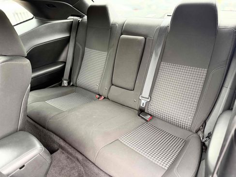 Used 2015 Dodge Challenger SXT RWD image 18