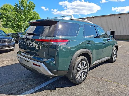 Used 2023 Nissan Pathfinder SL AWD/4WD image 17