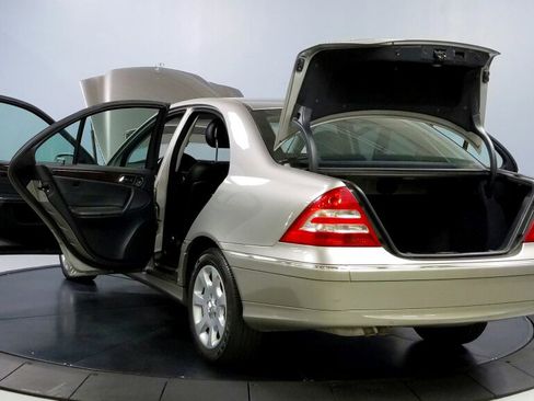 Used 2005 Mercedes-Benz C 320 4MATIC Sedan image 13