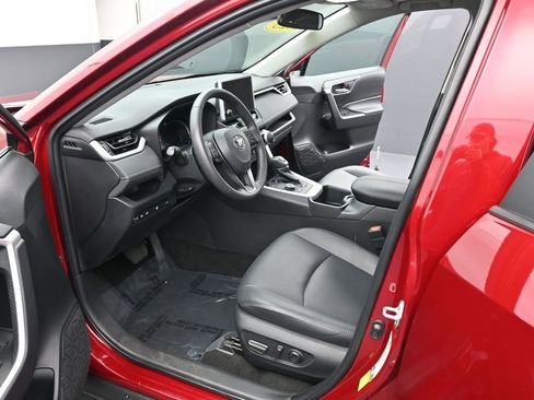 Used 2023 Toyota RAV4 XLE Premium image 18