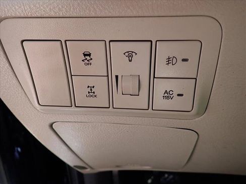 Used 2011 Hyundai Santa Fe Limited w/ Navigation Pkg 4 AWD/4WD image 16