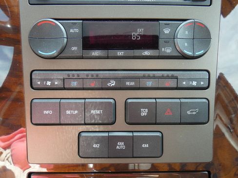 Used 2013 Lincoln Navigator L 4WD w/ HD Trailer Tow Pkg image 15