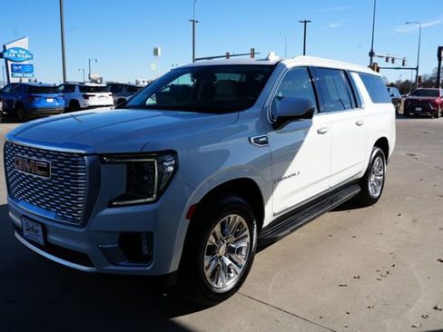 Used 2023 GMC Yukon XL Denali image 35