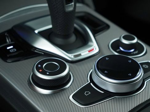 New 2025 Alfa Romeo Stelvio Sprint AWD/4WD image 33