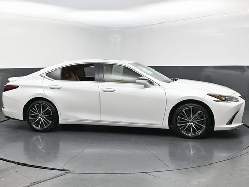 Used 2025 Lexus ES 350 w/ Premium Package image 6