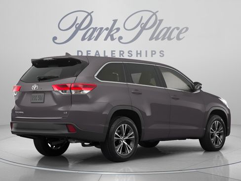 Used 2017 Toyota Highlander SE FWD image 3
