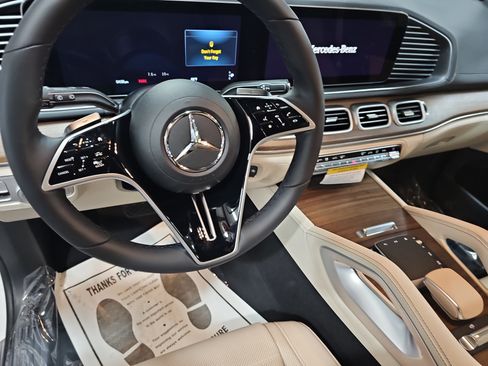 New 2026 Mercedes-Benz GLS 450 4MATIC image 18