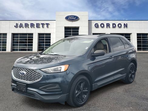 Certified 2024 Ford Edge SE image 2