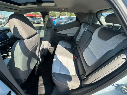 Used 2022 Chevrolet Bolt EUV Premier w/ Sun & Sound Package FWD image 17