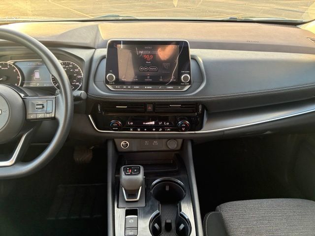 Certified 2022 Nissan Rogue SV FWD image 14