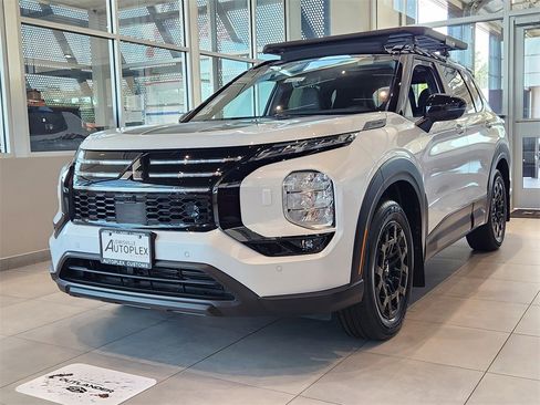 New 2025 Mitsubishi Outlander Trail Edition image 2