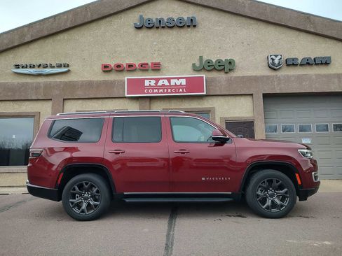 Used 2022 Jeep Wagoneer Series III w/ Flexible Seating Group image 1