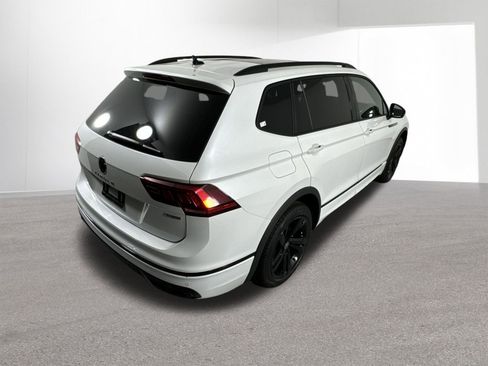 Used 2024 Volkswagen Tiguan SE R-Line w/ MDO Package, Two-Row image 39