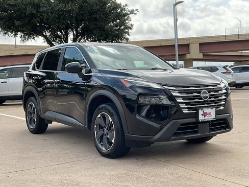 Used 2025 Nissan Rogue SV FWD image 3
