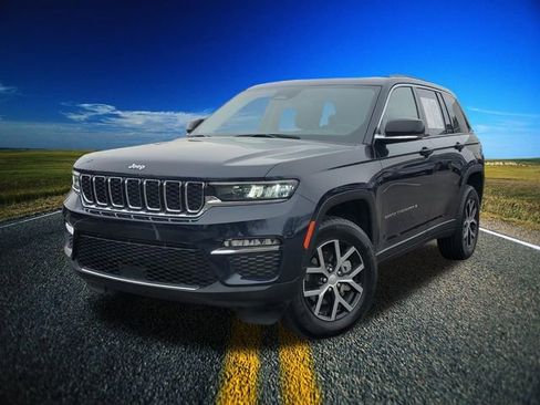 Certified 2023 Jeep Grand Cherokee Limited image 36