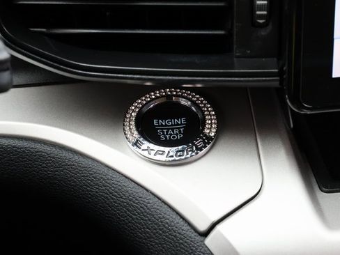 Used 2022 Ford Explorer XLT image 28