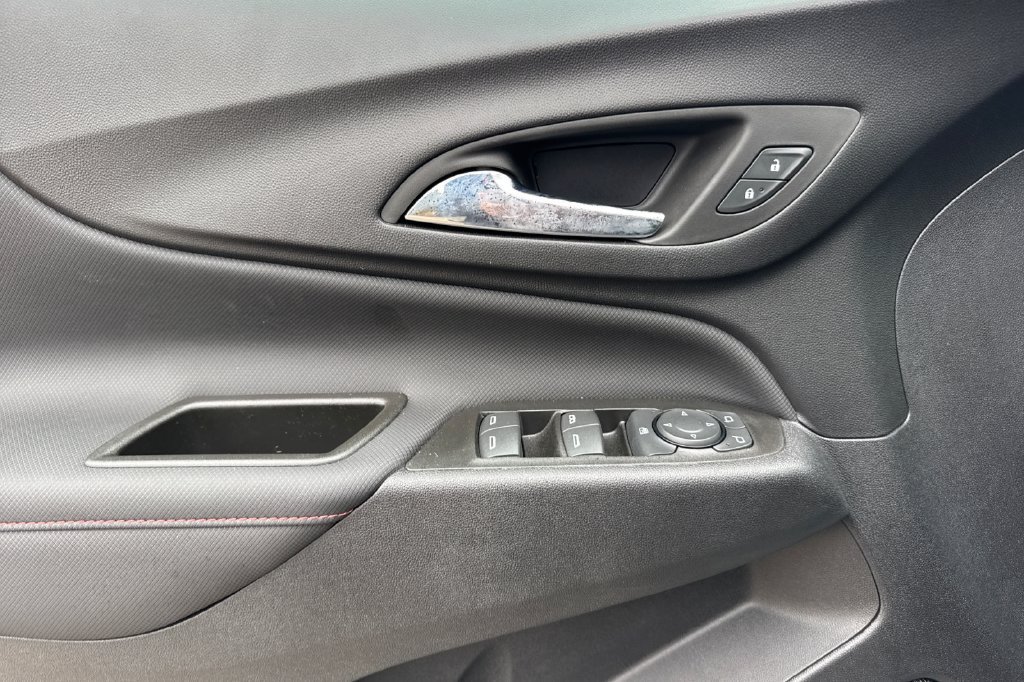 Used 2023 Chevrolet Equinox RS w/ RS Leather Package FWD image 11