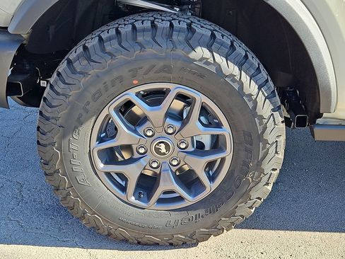 New 2025 Ford Bronco Badlands image 17